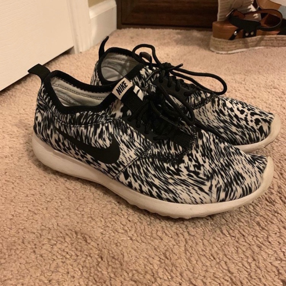 White animal print Nike Roshes